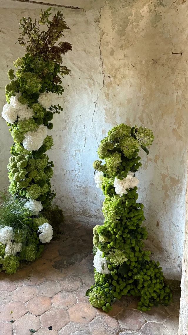 The 2025 season is launched with the wedding of Christine and Thibaut.
BTS for this Franco-American wedding in Perche.

#mariageperche #perchewedding #normandywedding #weddinginnormandy #organisationmariageperche #mariagedansunegrange