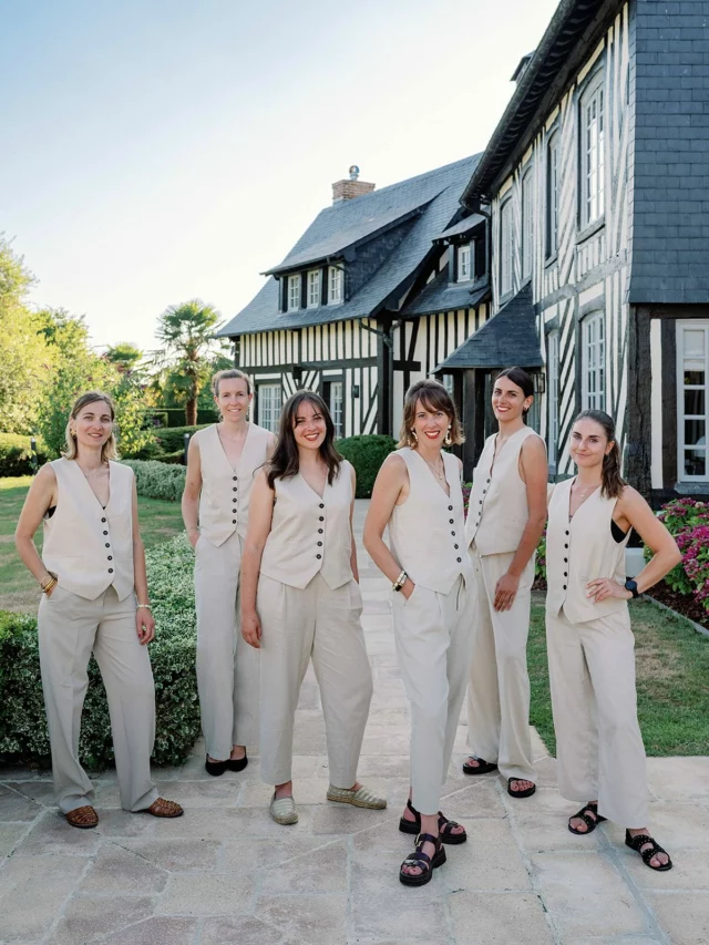 Four more weddings and the 2025 season will be over. We are taking time to post a photo and some backstages of the entire team, all these girls who support me and without whom our events won’t be the same.
Thanks to Agathe, Clémentine, Charlotte le duo, et Élodie.

Photographe : @jd.bascio 

#teamofweddingplanners #weddingplanner #weddinginnormandy #normandyweddingplanner